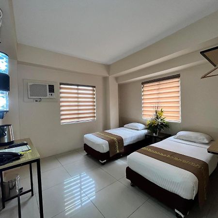 Eon Centennial Express Hotel Iloilo Extérieur photo