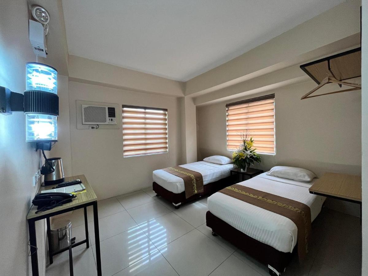 Eon Centennial Express Hotel Iloilo Extérieur photo