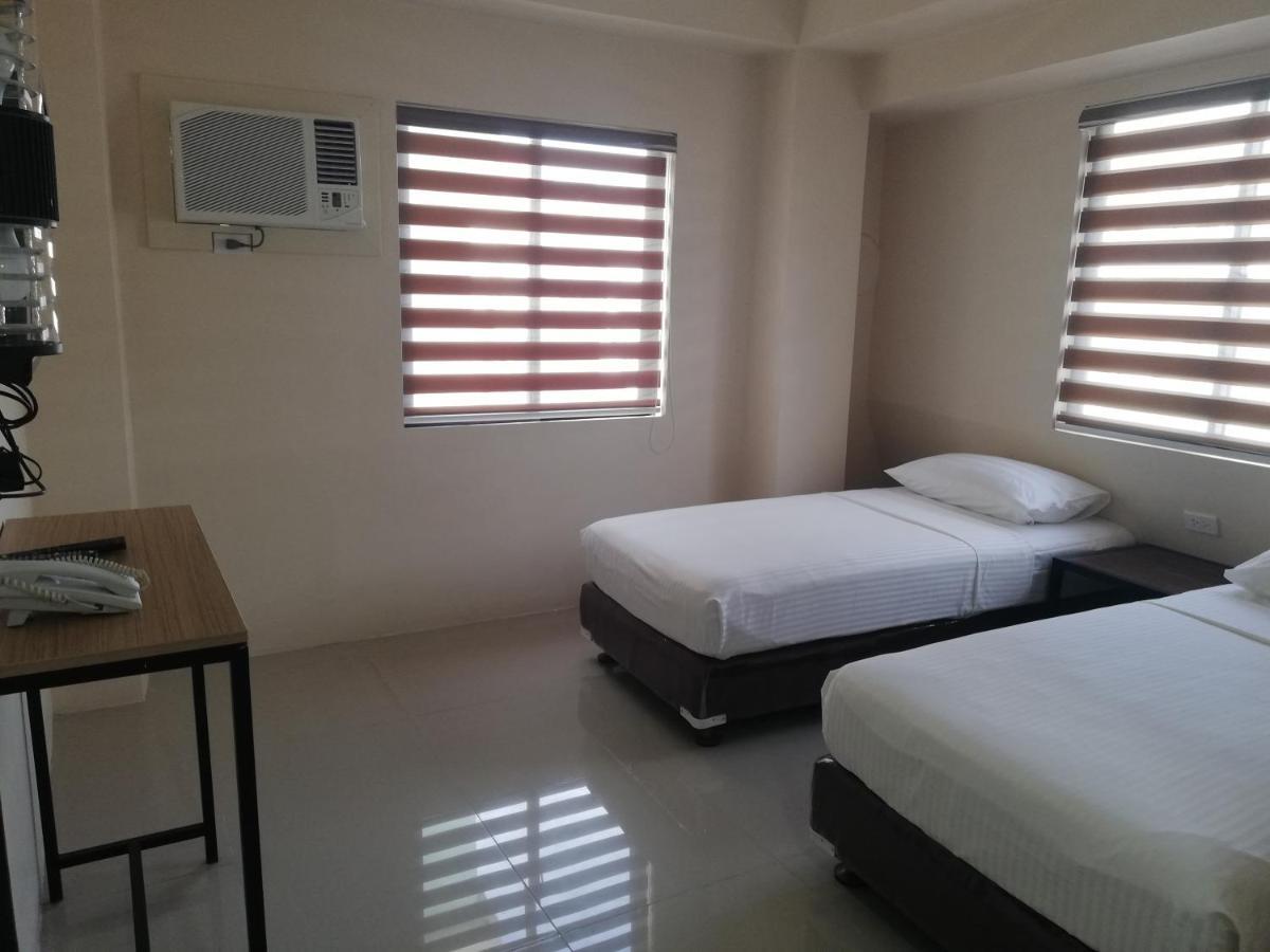 Eon Centennial Express Hotel Iloilo Extérieur photo
