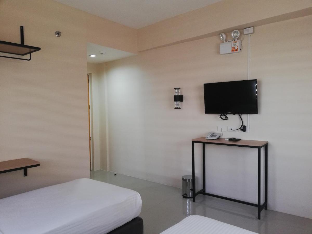 Eon Centennial Express Hotel Iloilo Extérieur photo